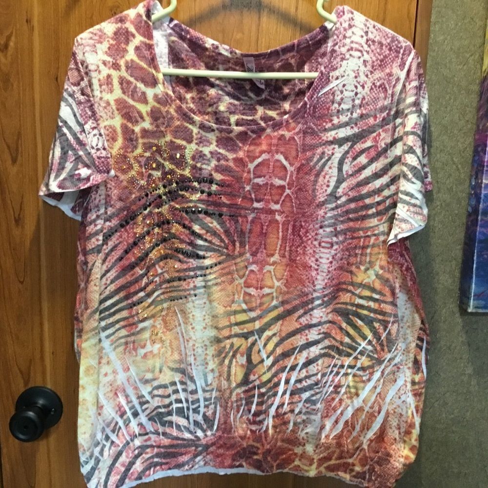 Kiara Brand Women’s Size XL Short Sleeve Print Tee w/Banded Bottom